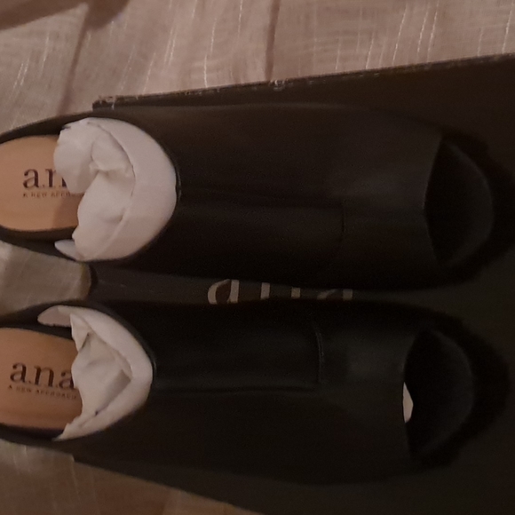 Womens shoes - Picture 1 of 4